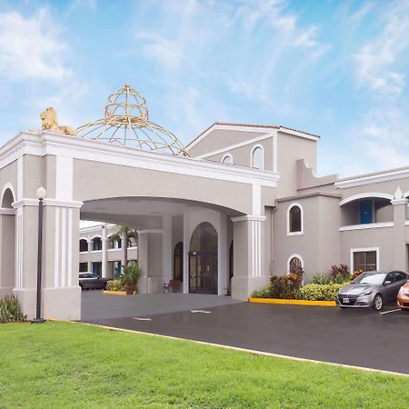 Howard Johnson By Wyndham Orlando-International Drive Exterior photo