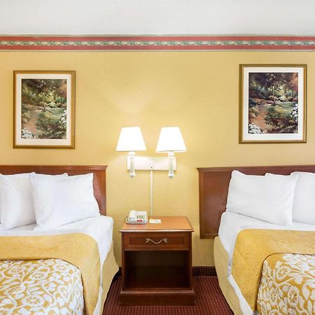 Howard Johnson By Wyndham Orlando-International Drive Exterior photo