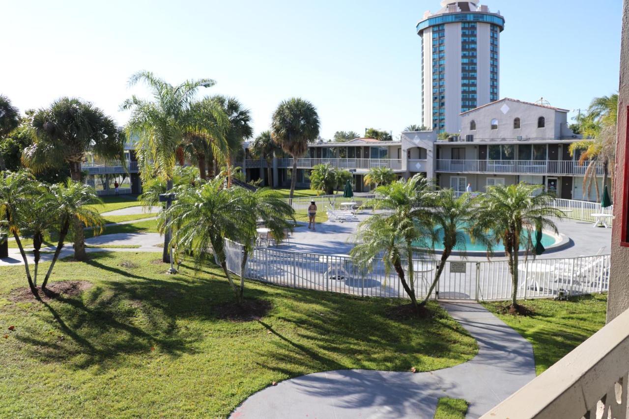Howard Johnson By Wyndham Orlando-International Drive Exterior photo