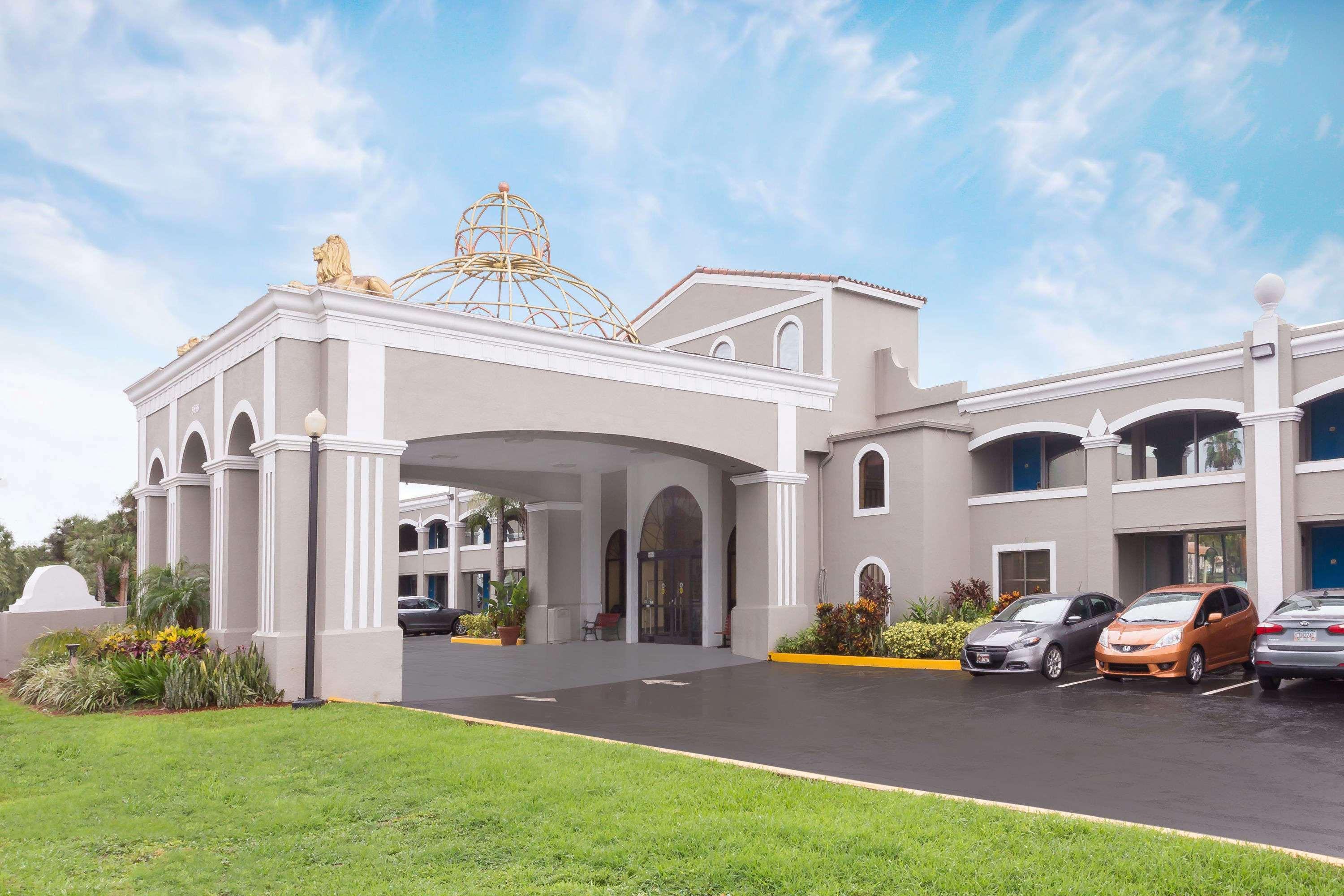 Howard Johnson By Wyndham Orlando-International Drive Exterior photo