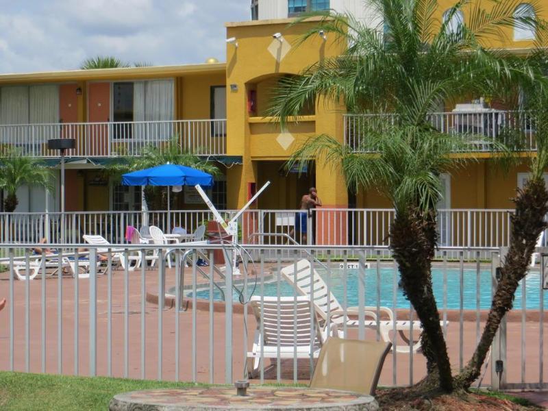 Howard Johnson By Wyndham Orlando-International Drive Exterior photo
