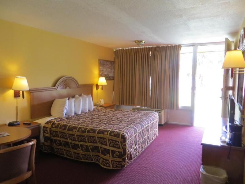 Howard Johnson By Wyndham Orlando-International Drive Exterior photo