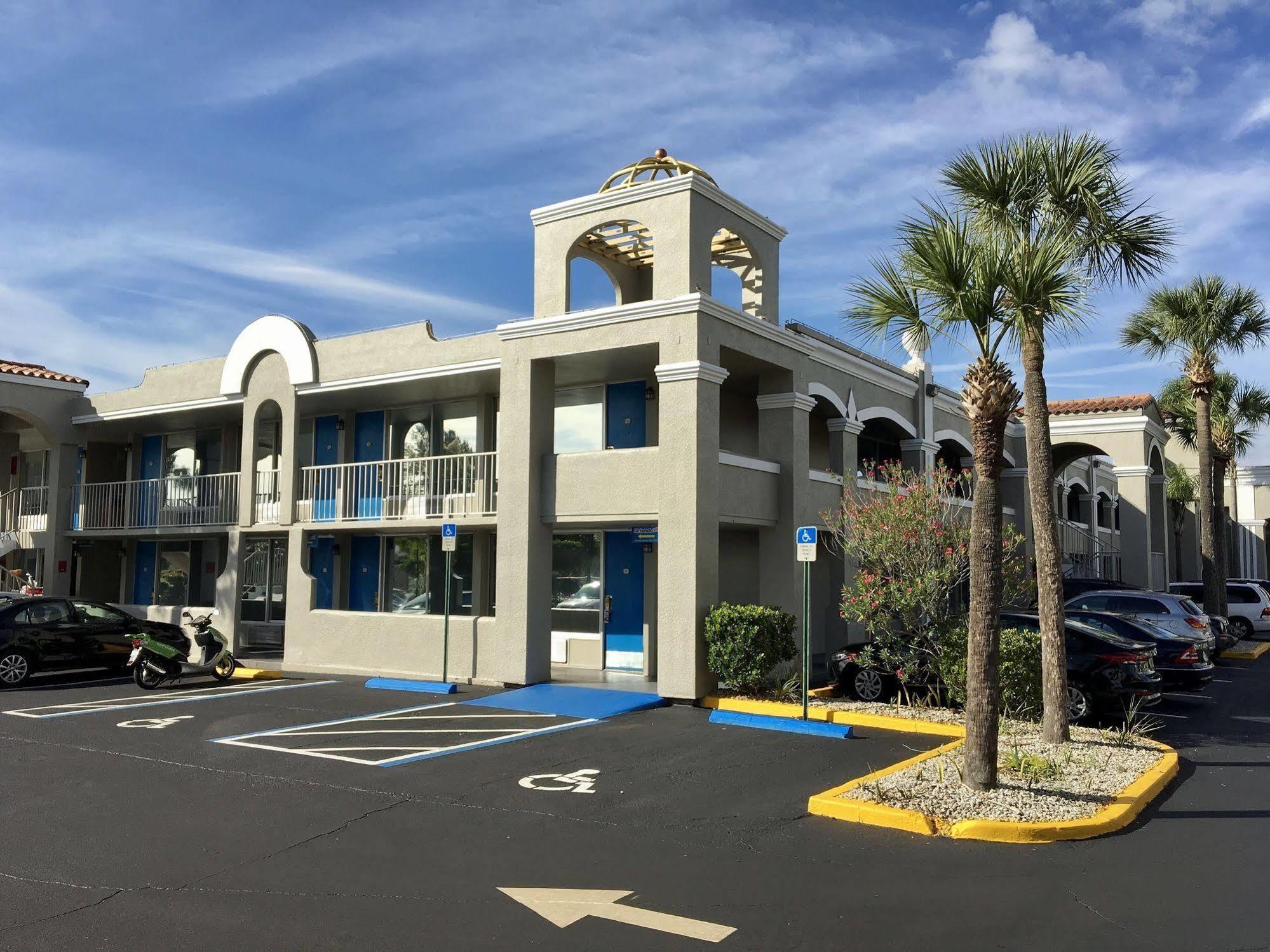 Howard Johnson By Wyndham Orlando-International Drive Exterior photo