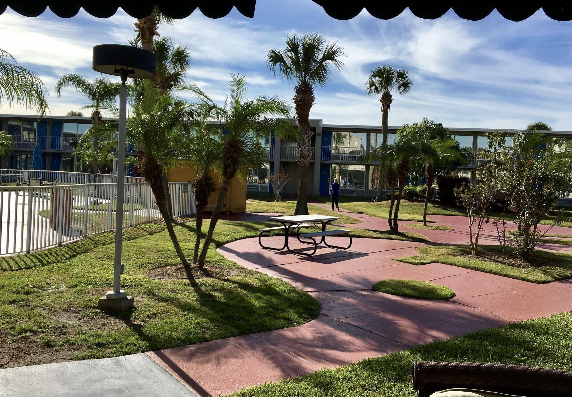 Howard Johnson By Wyndham Orlando-International Drive Exterior photo