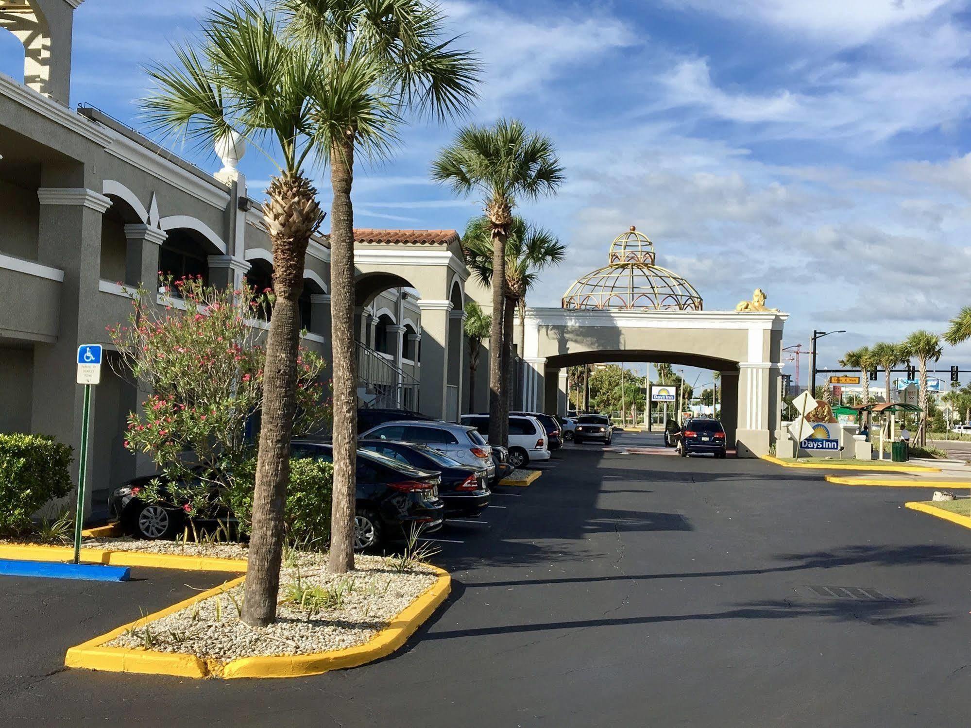 Howard Johnson By Wyndham Orlando-International Drive Exterior photo